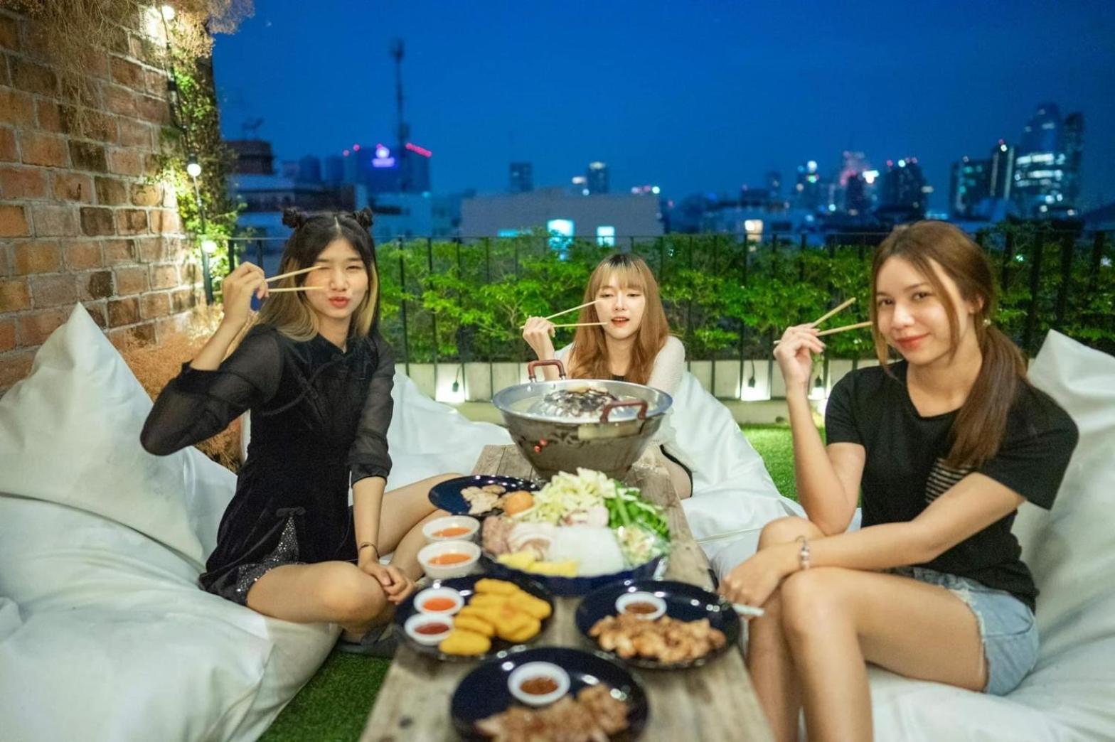 The Local Ari Vandrarhem Bangkok Exteriör bild