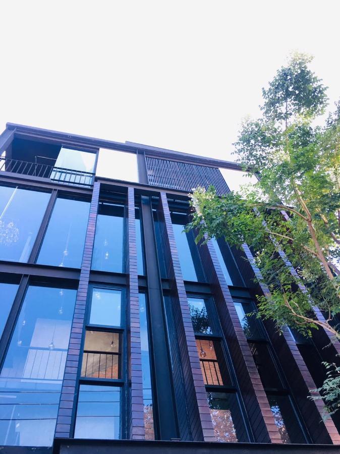 The Local Ari Vandrarhem Bangkok Exteriör bild