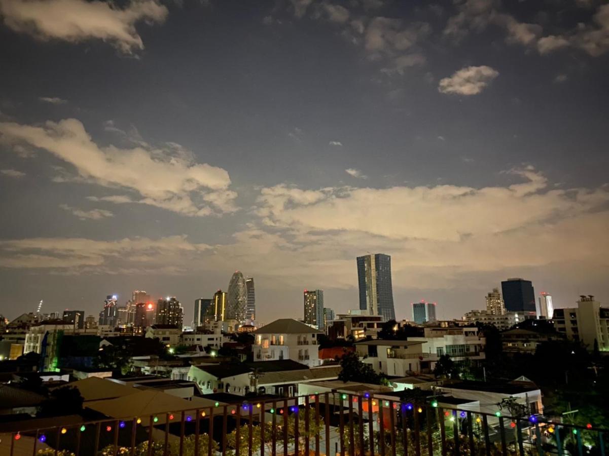 The Local Ari Vandrarhem Bangkok Exteriör bild